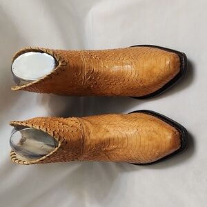 Alice + Olivia Kaira Leather Embossed Cut Python Ankle boots (w size 37.5)